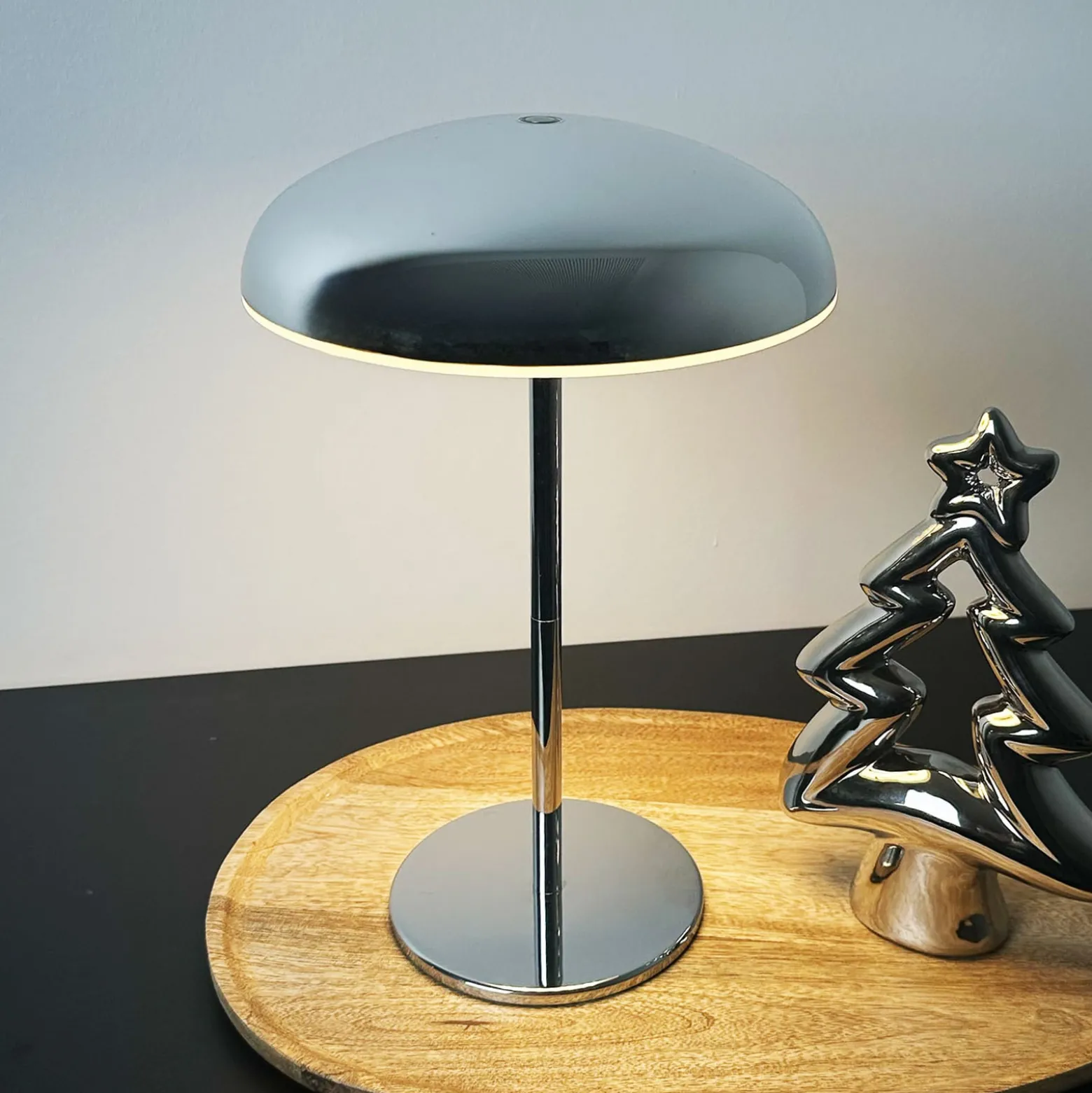 LED-akkukäyttöinen pöytälamppu Brilo unplugged Caxa 30 cm, kromi