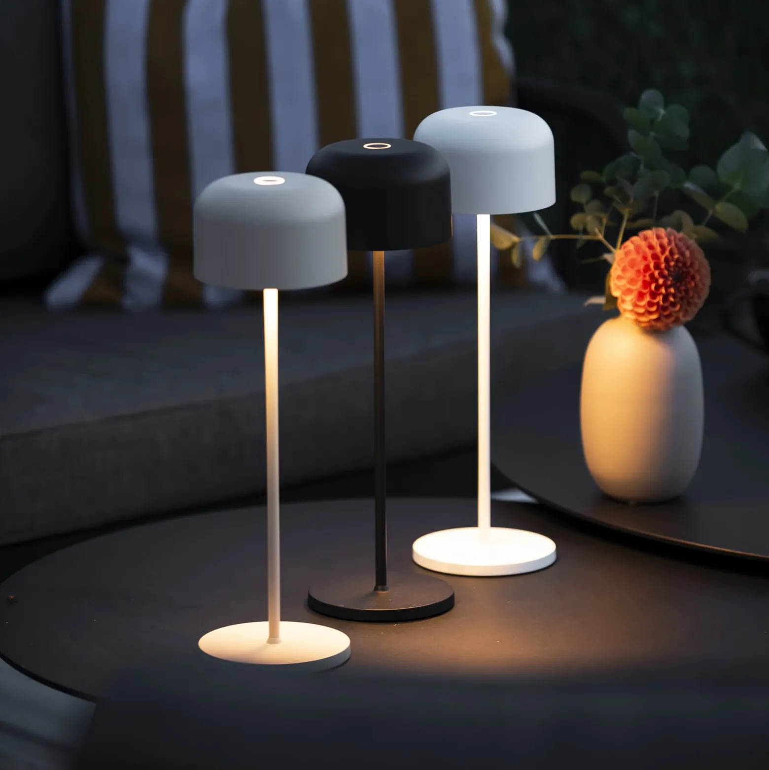 LED-akkukäyttöinen pöytälamppu Lille, korkeus 36 cm, valkoinen, IP54, USB