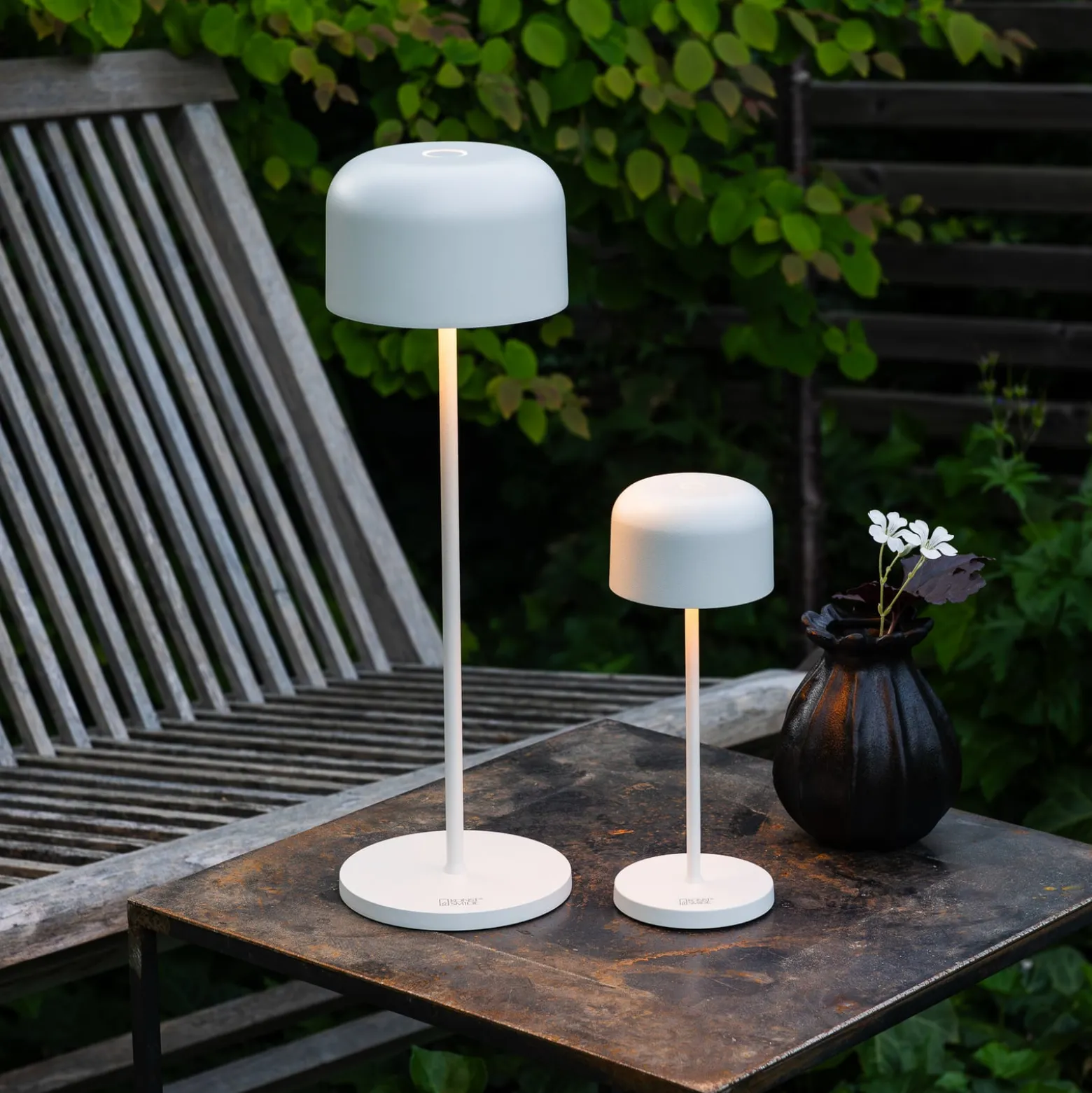 LED-akkukäyttöinen pöytälamppu Lille, korkeus 36 cm, valkoinen, IP54, USB