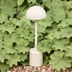 LED-akkukäyttöinen pöytälamppu Taten, hiekanvärinen, korkeus 30 cm, metallia