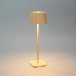 LED-akkukäyttöinen pöytävalaisin Capri, korkeus 36 cm, hiekanvärinen, IP54