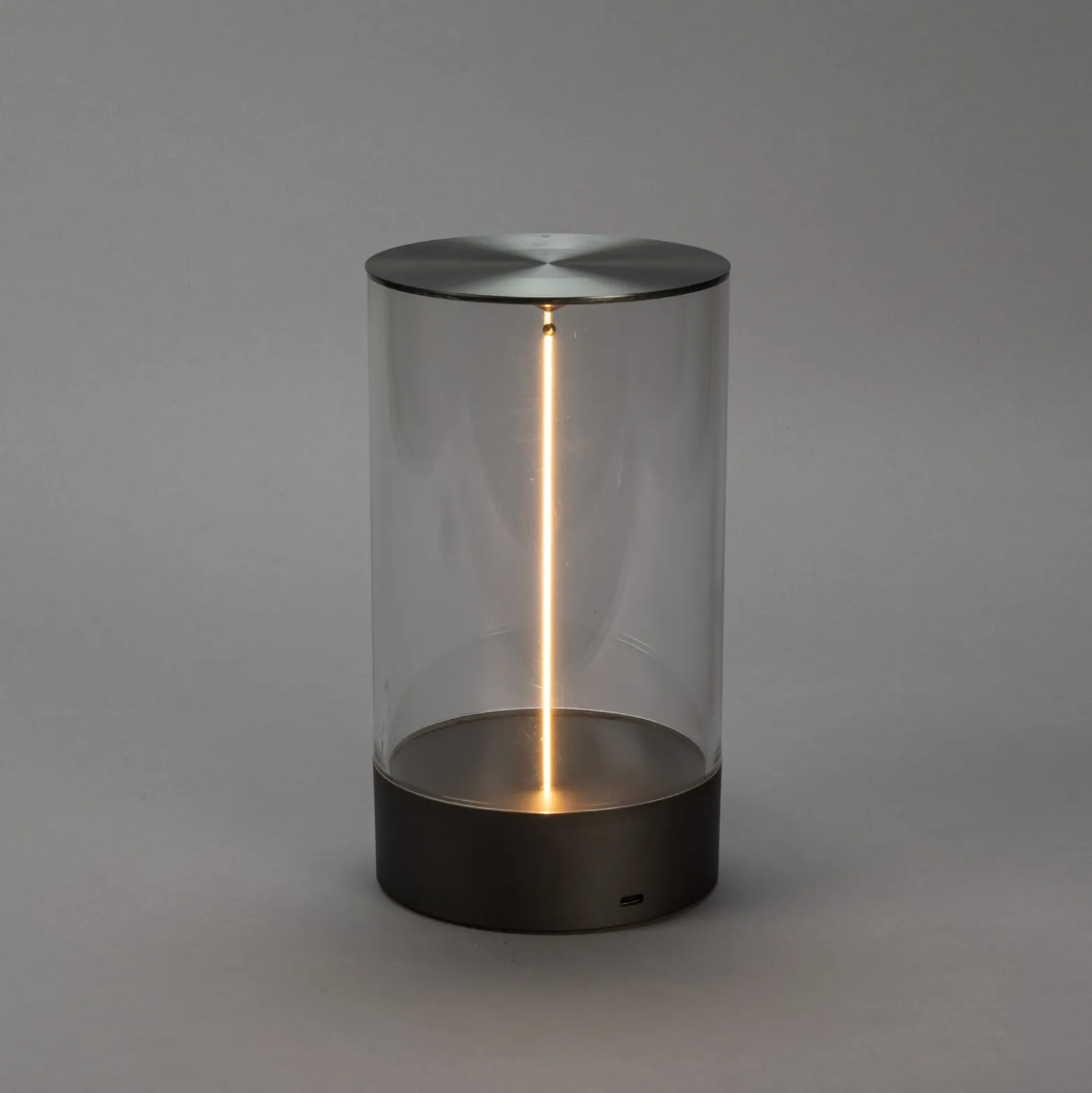 LED-akkukäyttöinen pöytävalaisin Edison, korkeus 23 cm, harmaa/kirkas, IP54