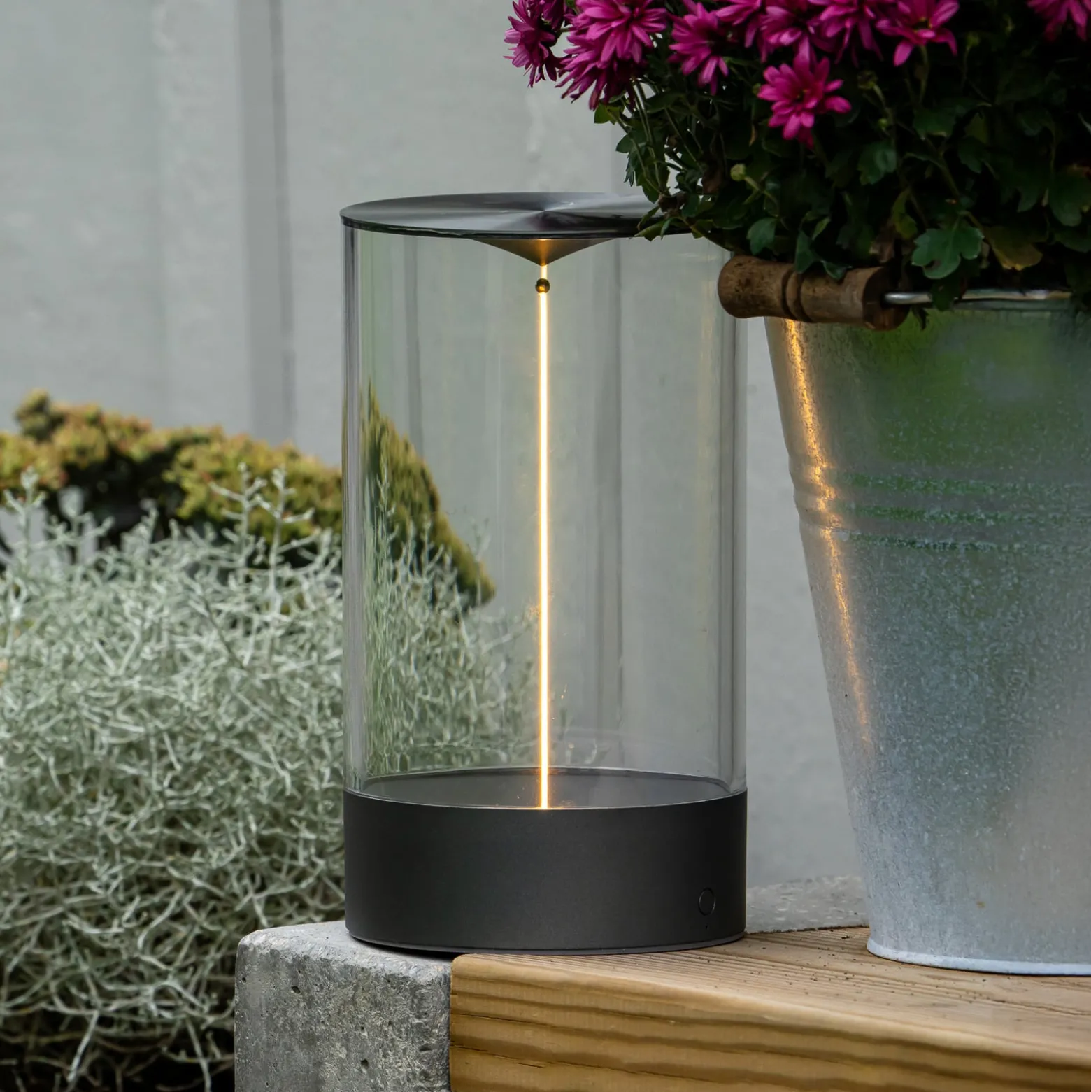 LED-akkukäyttöinen pöytävalaisin Edison, korkeus 23 cm, harmaa/kirkas, IP54