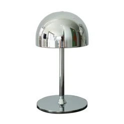 LED-akkukäyttöinen pöytävalaisin Tim, kromivärinen, korkeus 22 cm, IP54