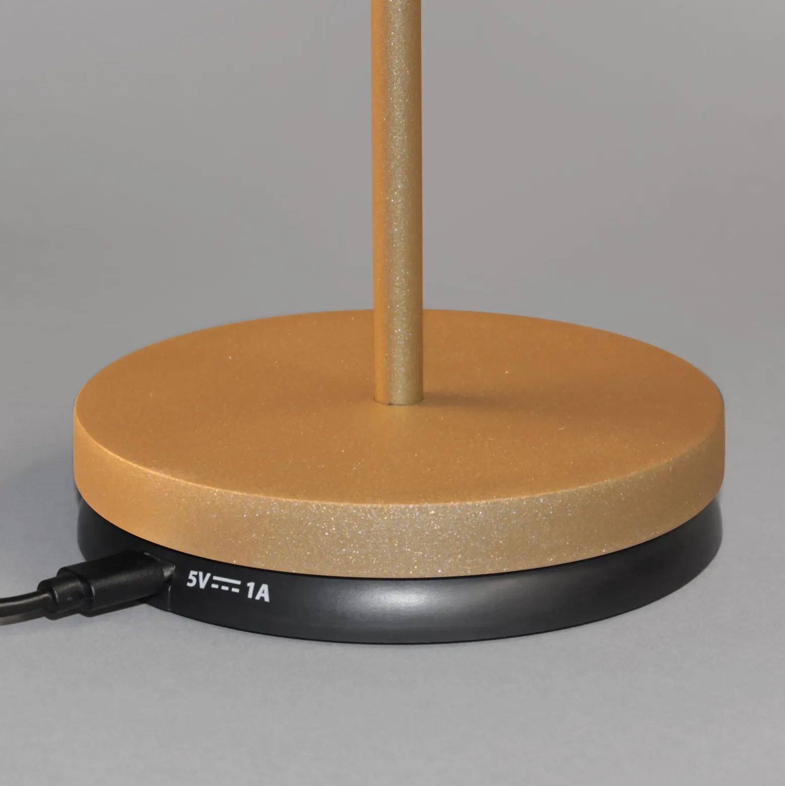 LED-akkupöytälamppu Cosenza 2.0 34 cm, musta/kulta