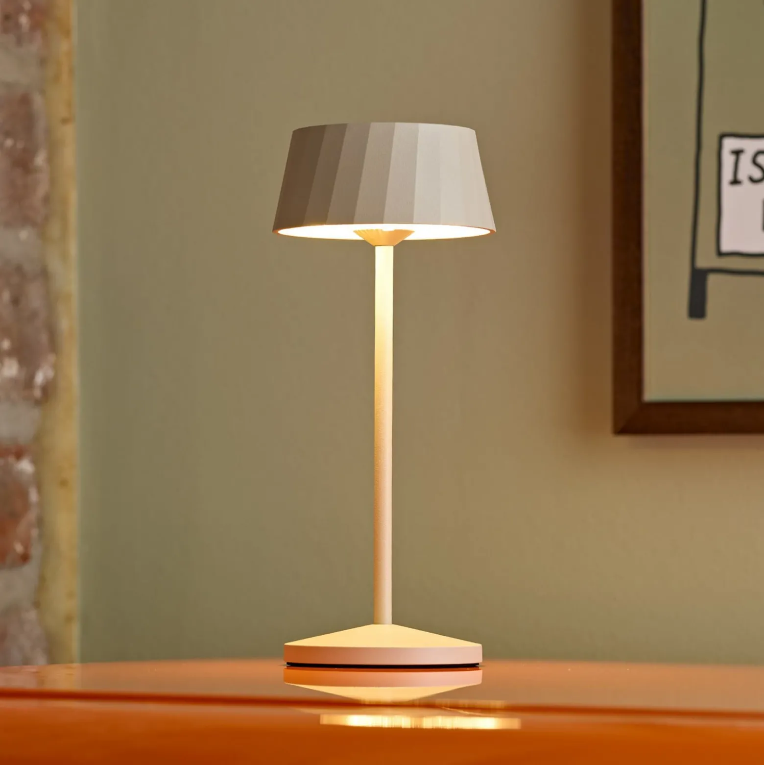 LED-akku-pöytälamppu Facetta, beige, 22 cm, metalli, CCT IP44