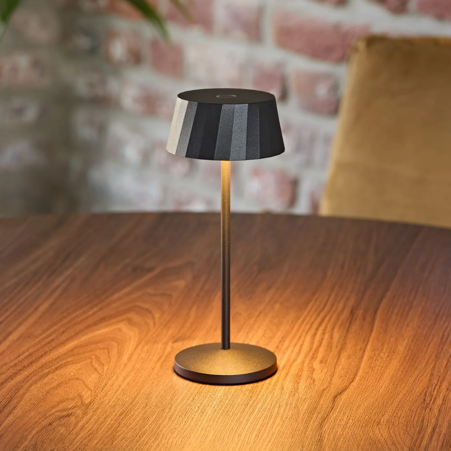 LED-akku-pöytälamppu Facetta, 3 kpl, musta, 22 cm, IP44