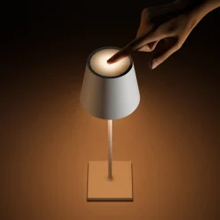 LED-akkupöytälamppu Nuindie, USB-C, harmaa, IP54, himmennettävä