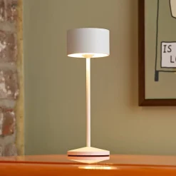 LED-akku-pöytälamppu Veluna, valkoinen, korkeus 25 cm, IP44, himmennettävä, CCT