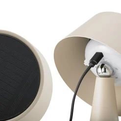 LED-akku-pöytävalaisin Solino, beige, aurinko/USB, 26 cm, IP44