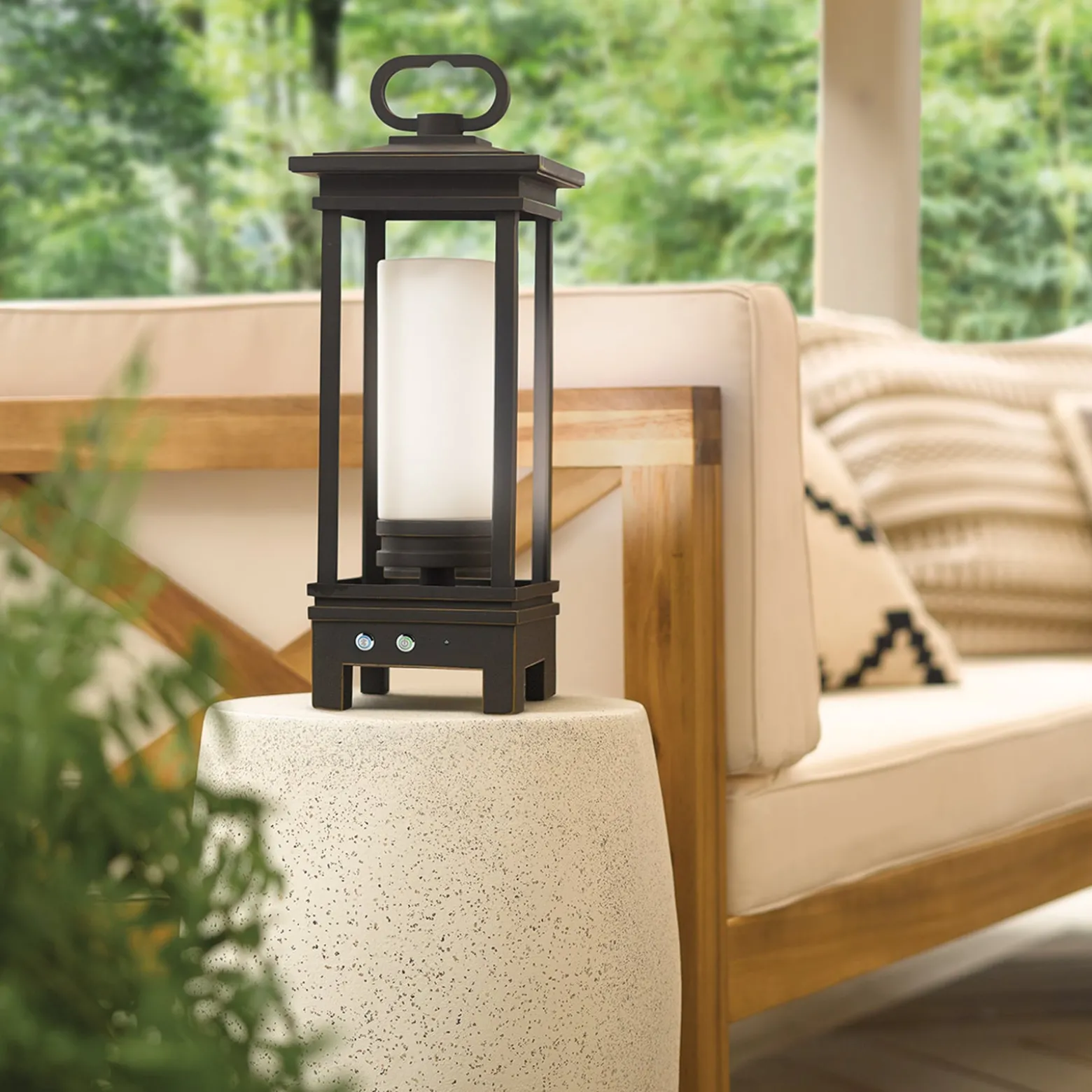 LED-akkuvalaisin South Hope Bluetooth-kaiuttimella