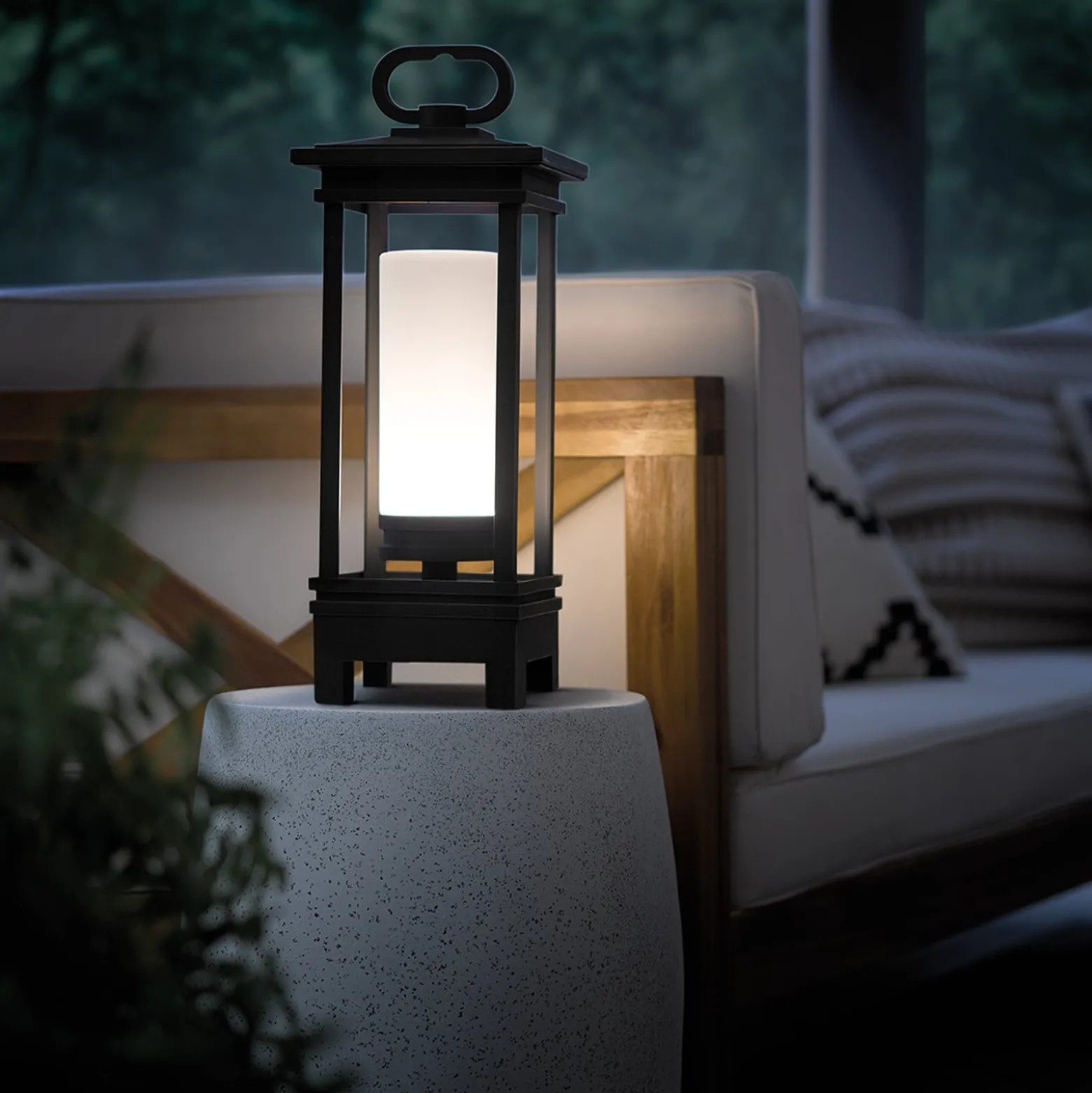 LED-akkuvalaisin South Hope Bluetooth-kaiuttimella