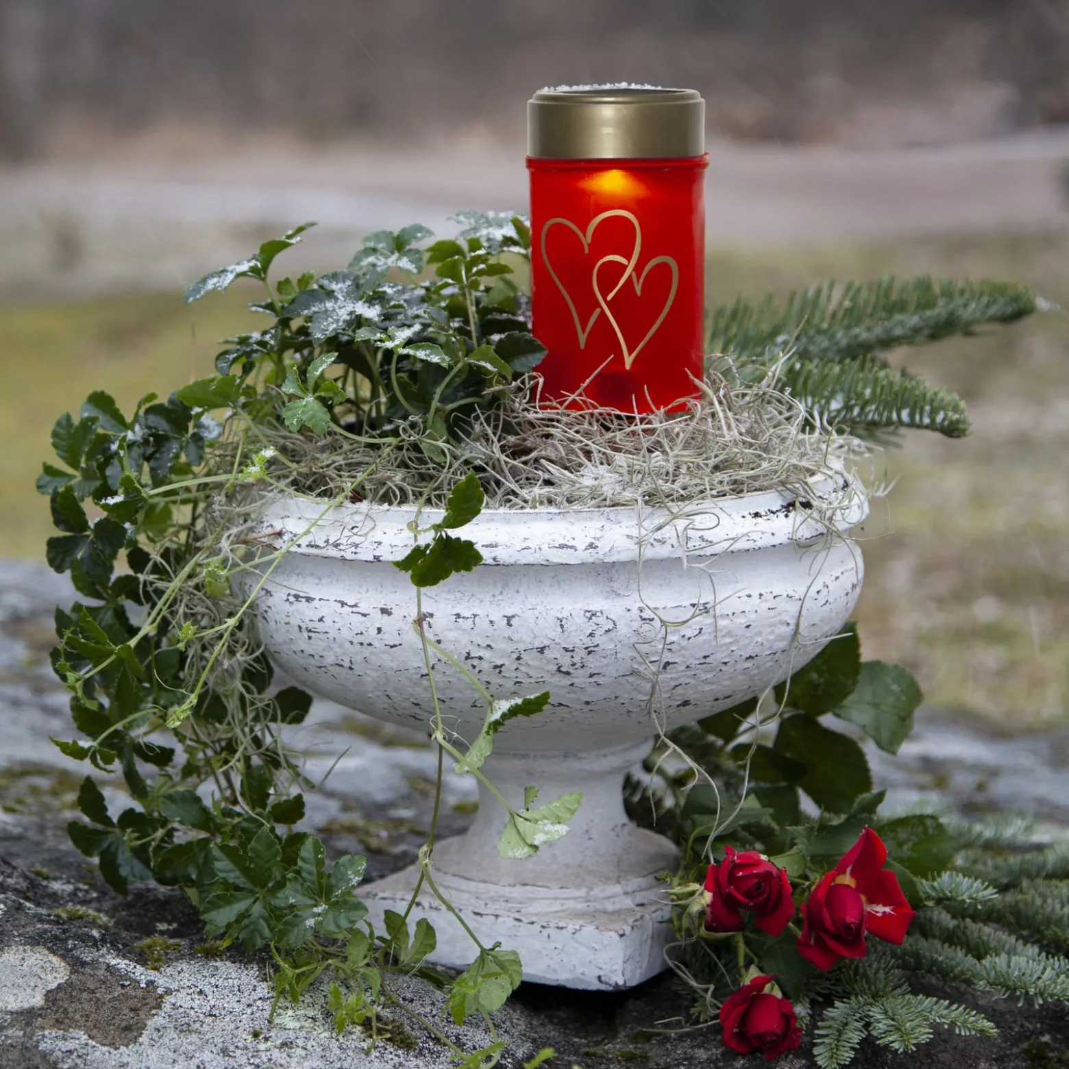 LED-aurinkoenergialla toimiva maapiikkivalo Hearty, punainen/kultainen, 12 cm