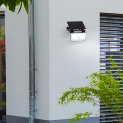 LED-aurinkoenergialla toimiva ulkoseinävalaisin Luton Sensor, musta, W 19