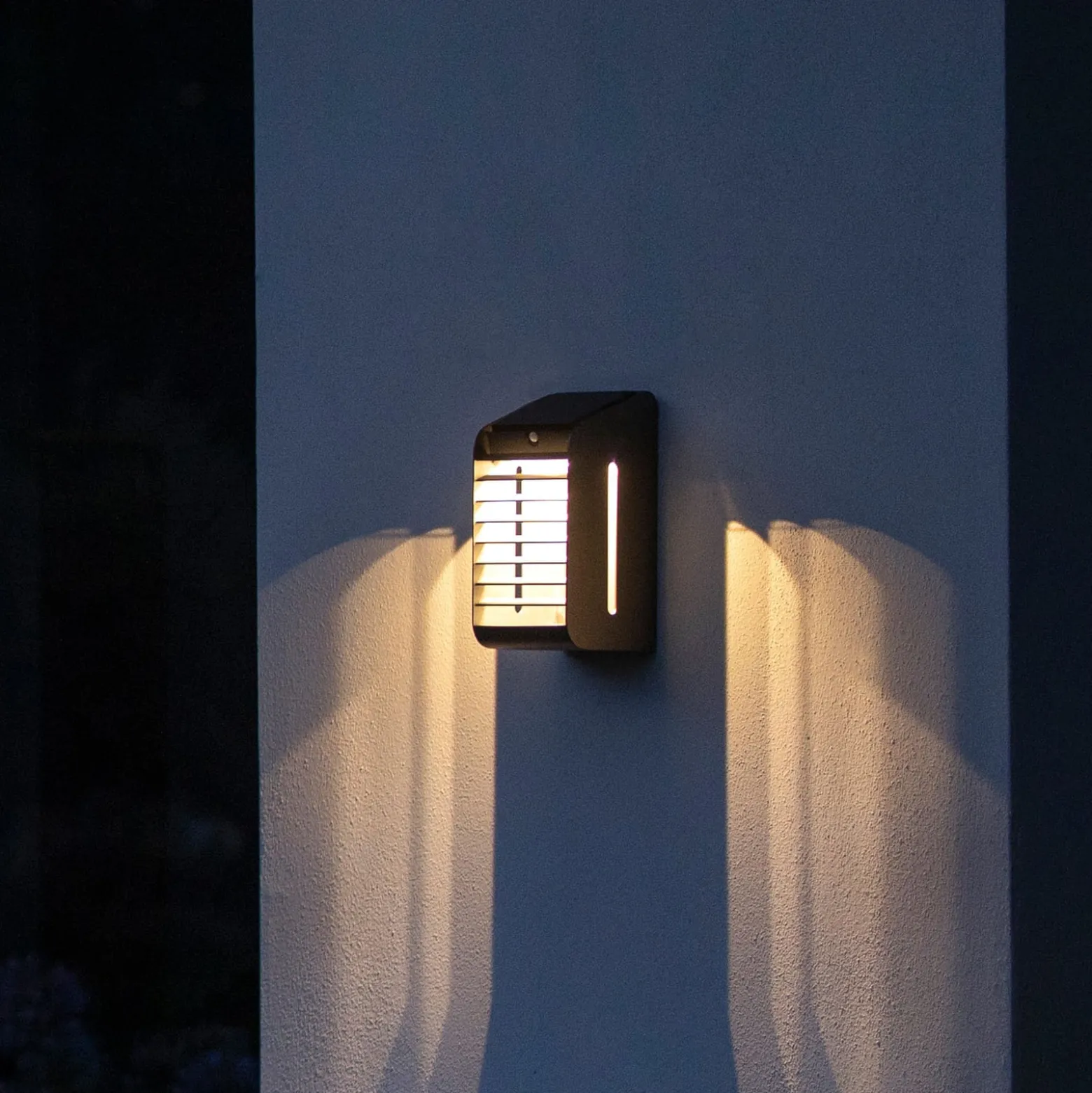 LED-aurinkoseinävalaisin Corner, sensori, harmaa