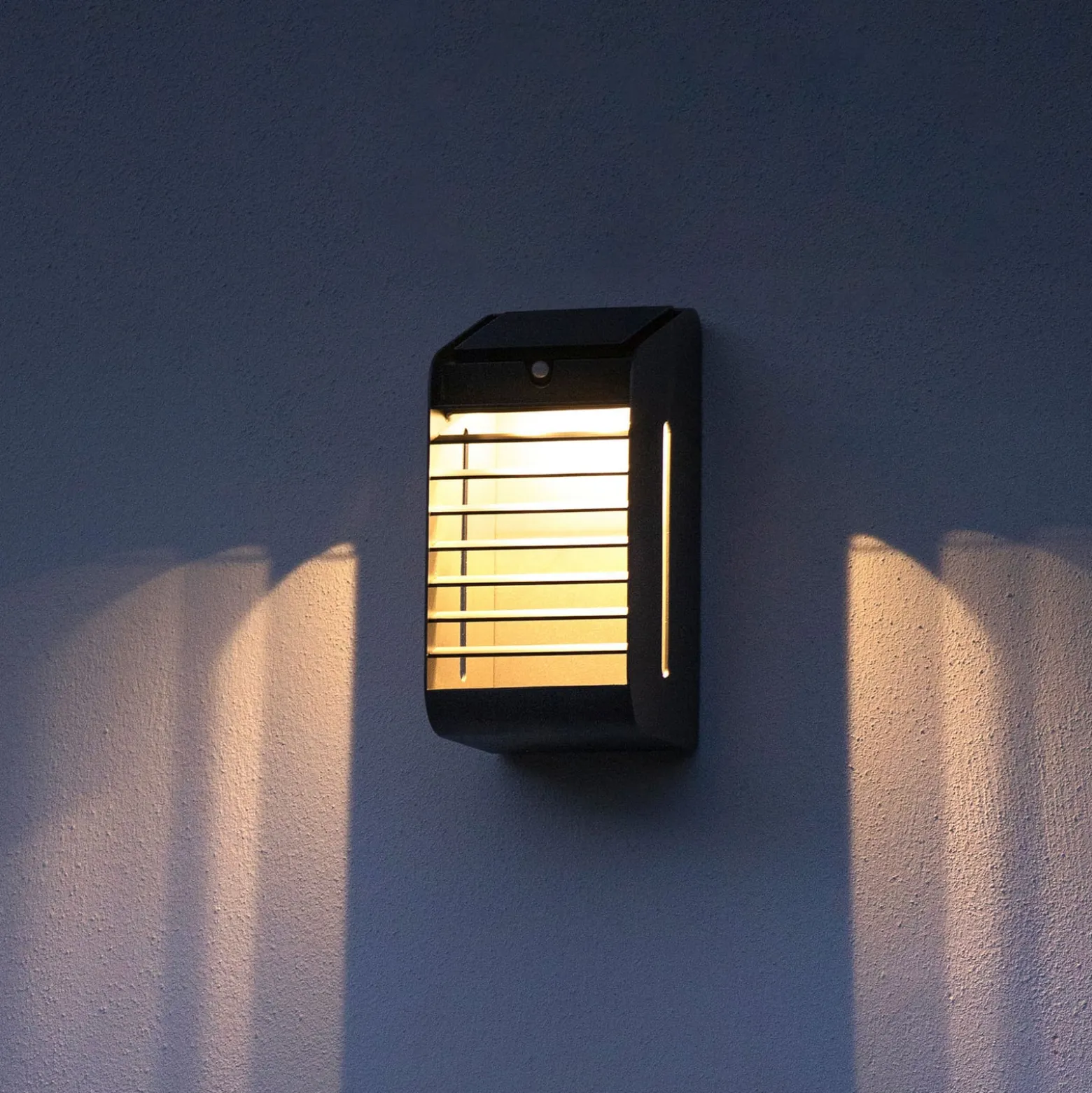 LED-aurinkoseinävalaisin Corner, sensori, harmaa
