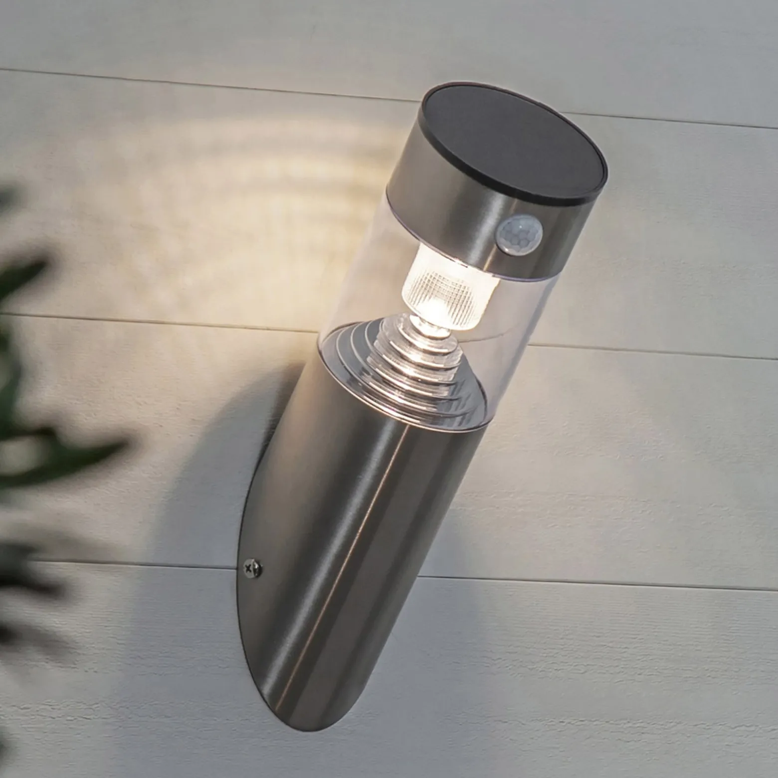 LED-aurinkoseinävalaisin Marbella liiketunnistimella