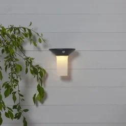 LED-aurinkoseinävalaisin Valta liiketunnistimella
