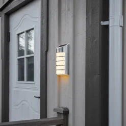 LED-aurinkoseinävalaisin Wally liiketunnistimella