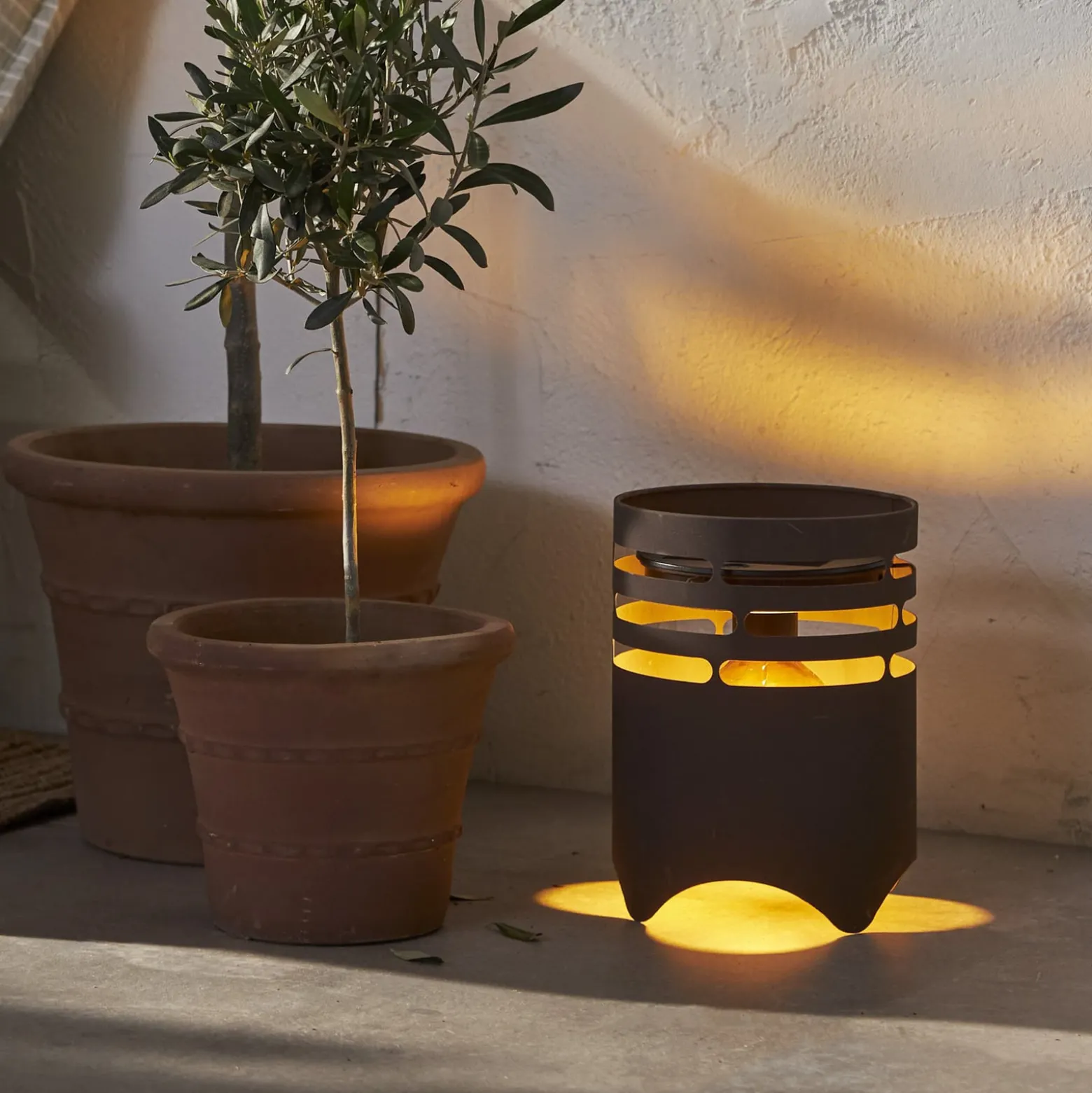 LED-aurinkovalaisin Marron, korkeus 25 cm, ruskea, metalli, USB-C