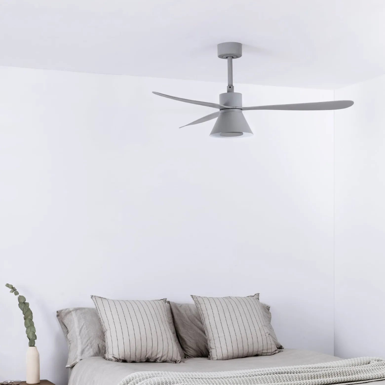 LED-kattotuuletin Amelia Cone L, harmaa, DC, hiljainen, 132 cm