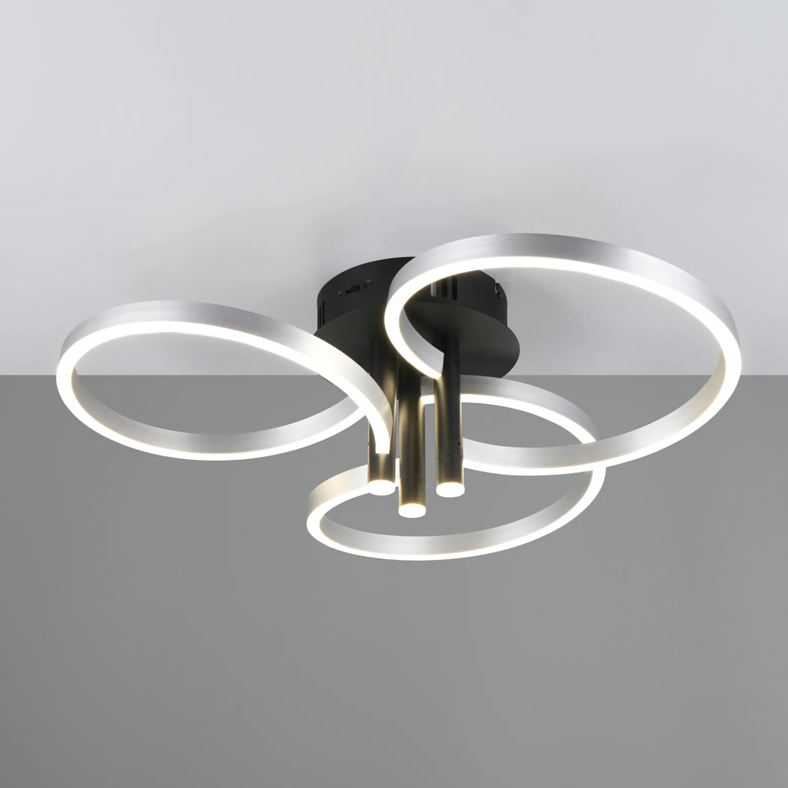 LED-kattovalaisin Caruso, alumiini/musta, Ø 66 cm, metalli CCT himmeä