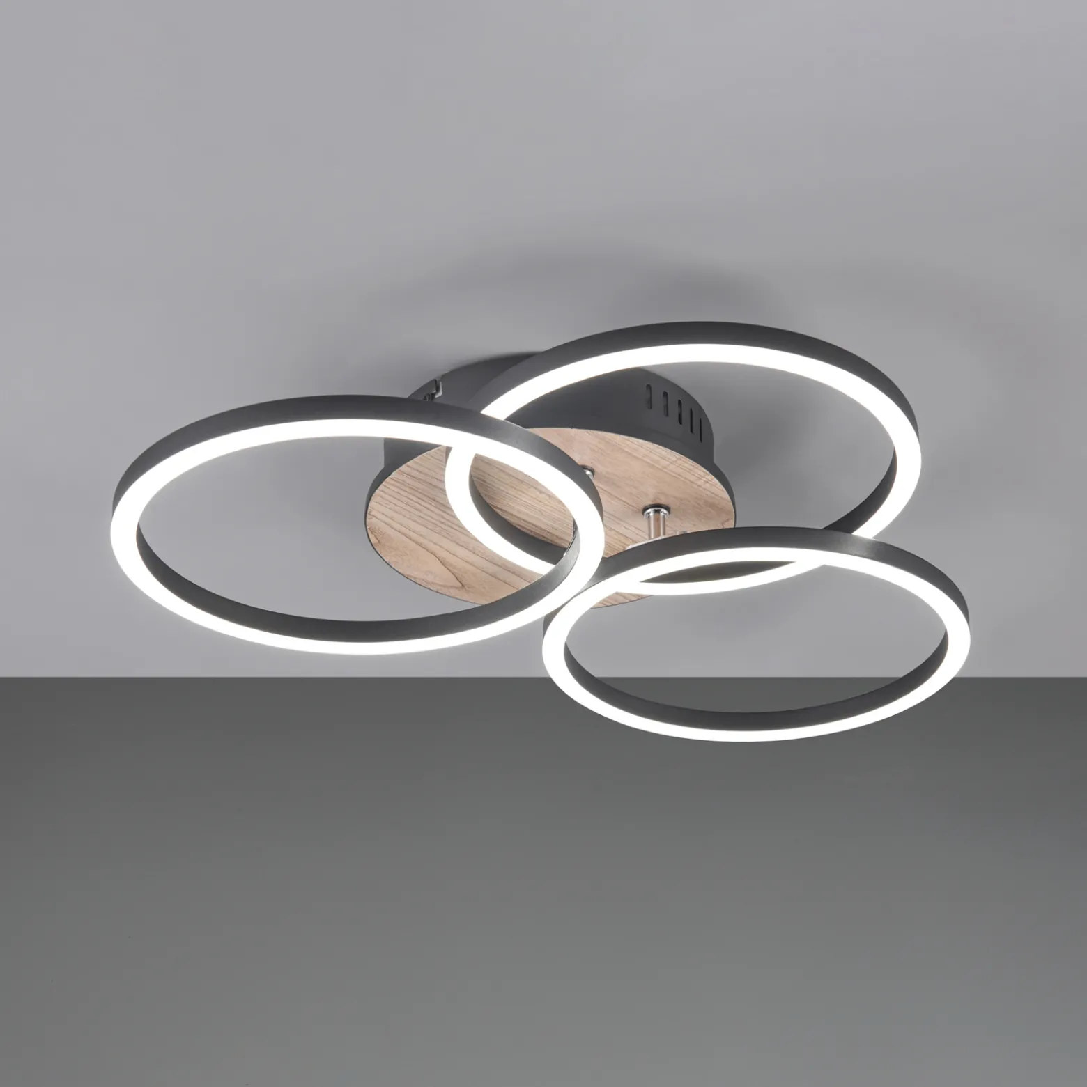 LED-kattovalo Circle 3 lamppua kaukosäädin, puu