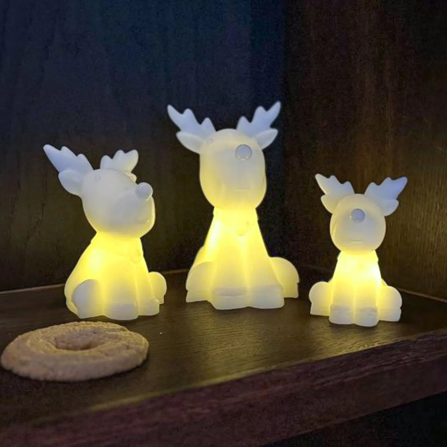 LED-koristefiguuri Naja, valkoinen, korkeus 12 cm, vaha, paristokäyttöinen