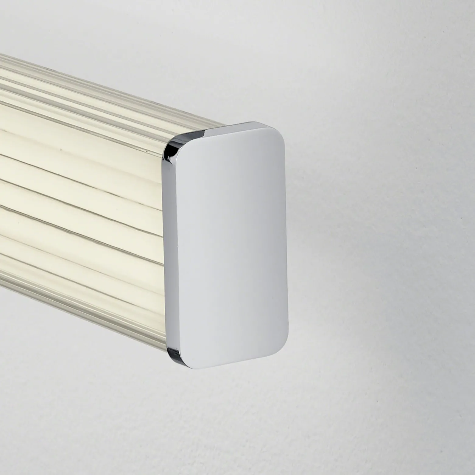 LED-kylpyhuoneen seinävalaisin Alla IP44 90cm kromi