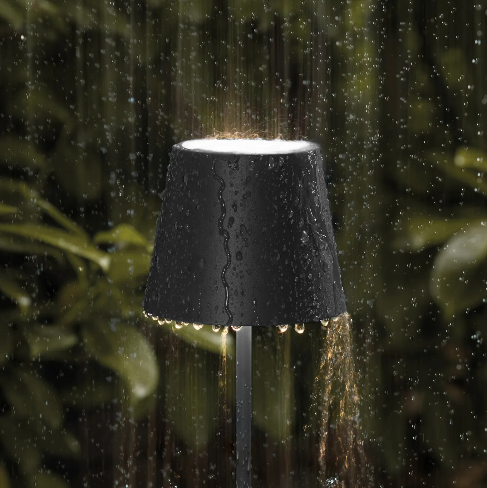 LED ladattava lattiavalaisin Nuindie IP54 120 cm pyöreä USB-C musta