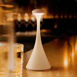 LED ladattava pöytävalaisin Nudrop mini, dune beige, IP54, himmennettävä