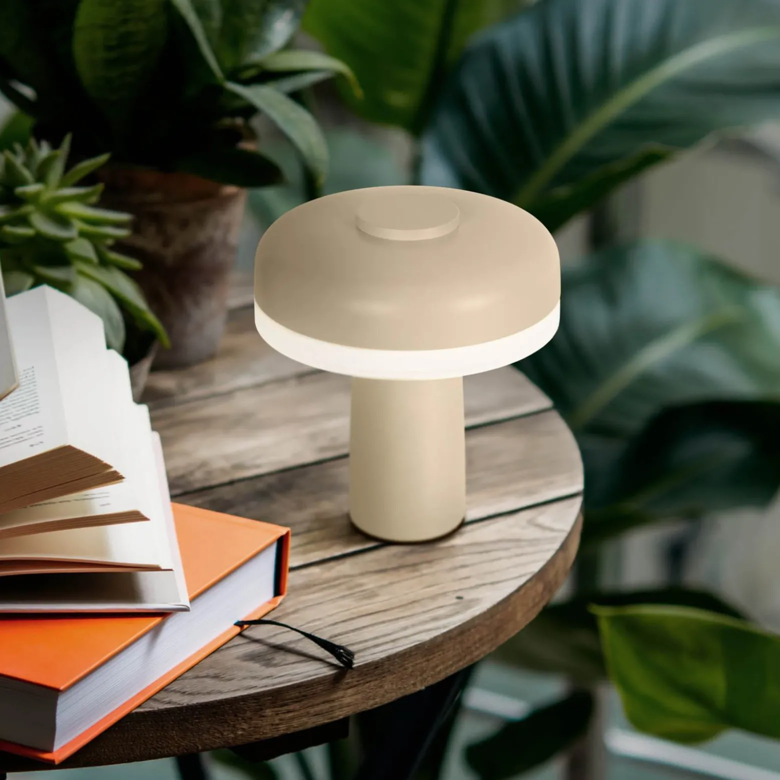 LED ladattava pöytävalaisin Pilu, beige Korkeus 16,5 cm metalli Touchdim