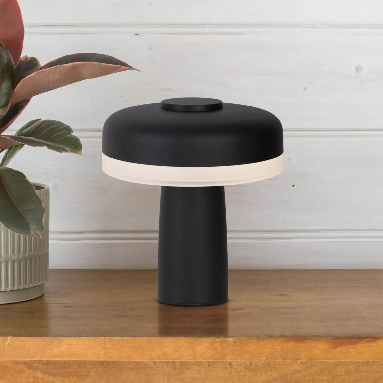 LED ladattava pöytävalaisin Pilu musta korkeus 16.5cm metalli touchdim