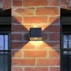 LED-ladattava ulkoseinävalaisin Iseo, musta, leveys 10 cm, anturi