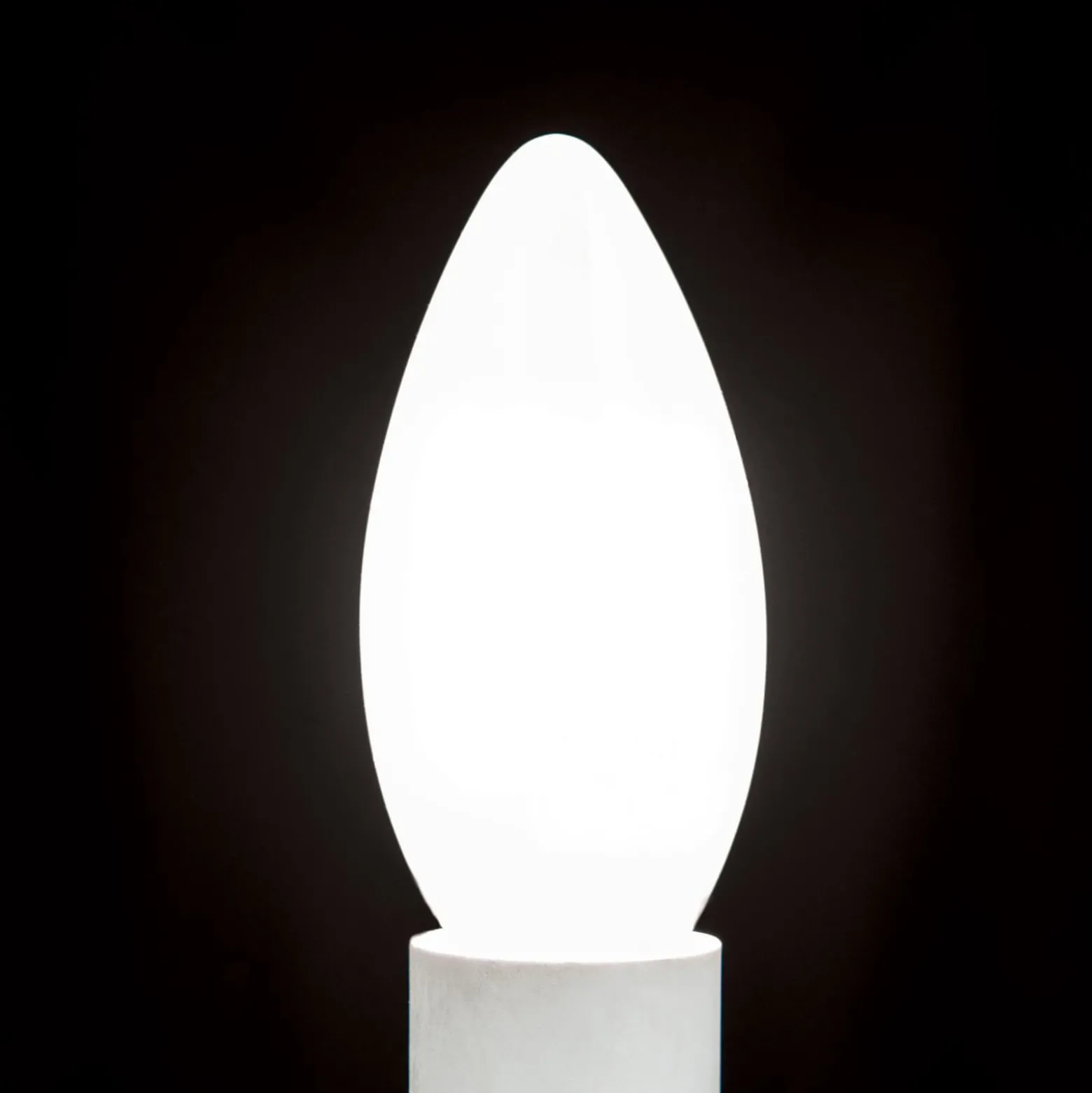 LED-lamppu E14 C35, matta, 6W, 2700 K, 720 lm, himmennettävissä