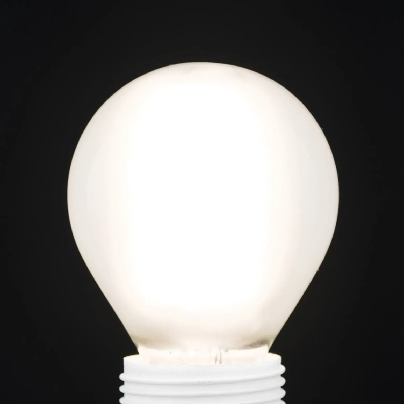 LED-lamppu E14 G45, matta, 6W, 2700 K, 720 lm, himmennettävissä