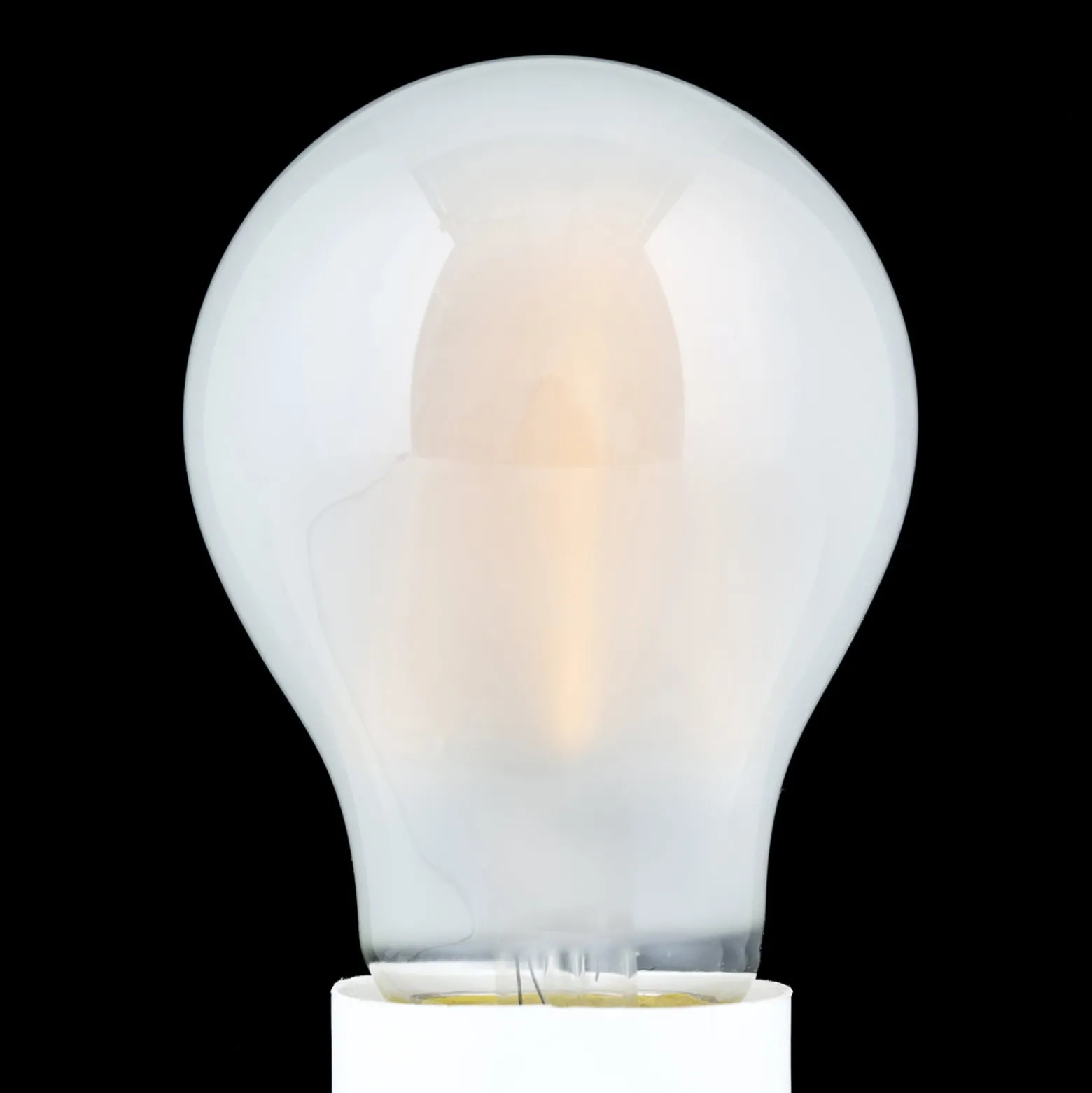 LED-lamppu E27 8W 2700K 806 lm matta himmennettävä