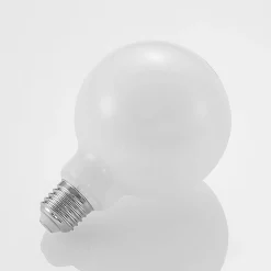 LED-lamppu G95 E27, 4 W, 2 700 K, opaali, himmennettävä