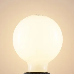 LED-lamppu G95 E27, 4 W, 2 700 K, opaali, himmennettävä
