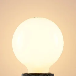 LED-lamppu G80 E27, 8 W, 2 700 K, opaali, himmennettävä