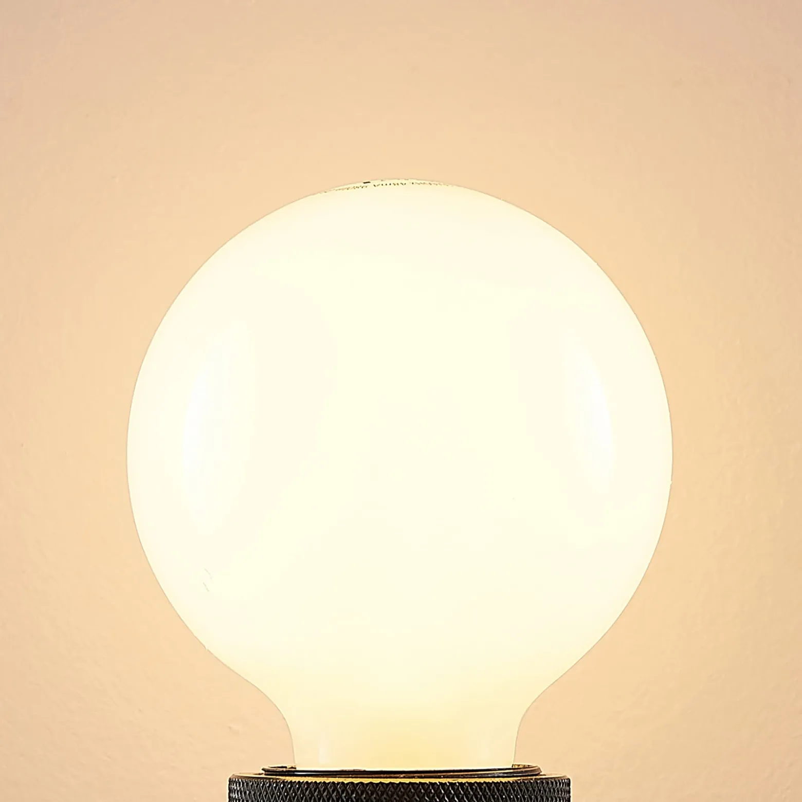 LED-lamppu G80 E27, 8 W, 2 700 K, opaali, himmennettävä