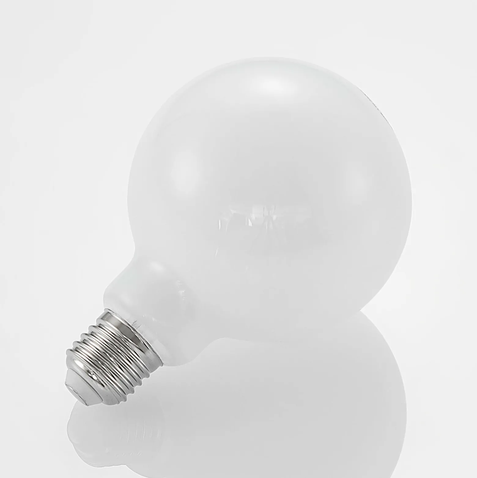 LED-lamppu G95 E27, 8 W, 2 700 K, opaali, himmennettävä