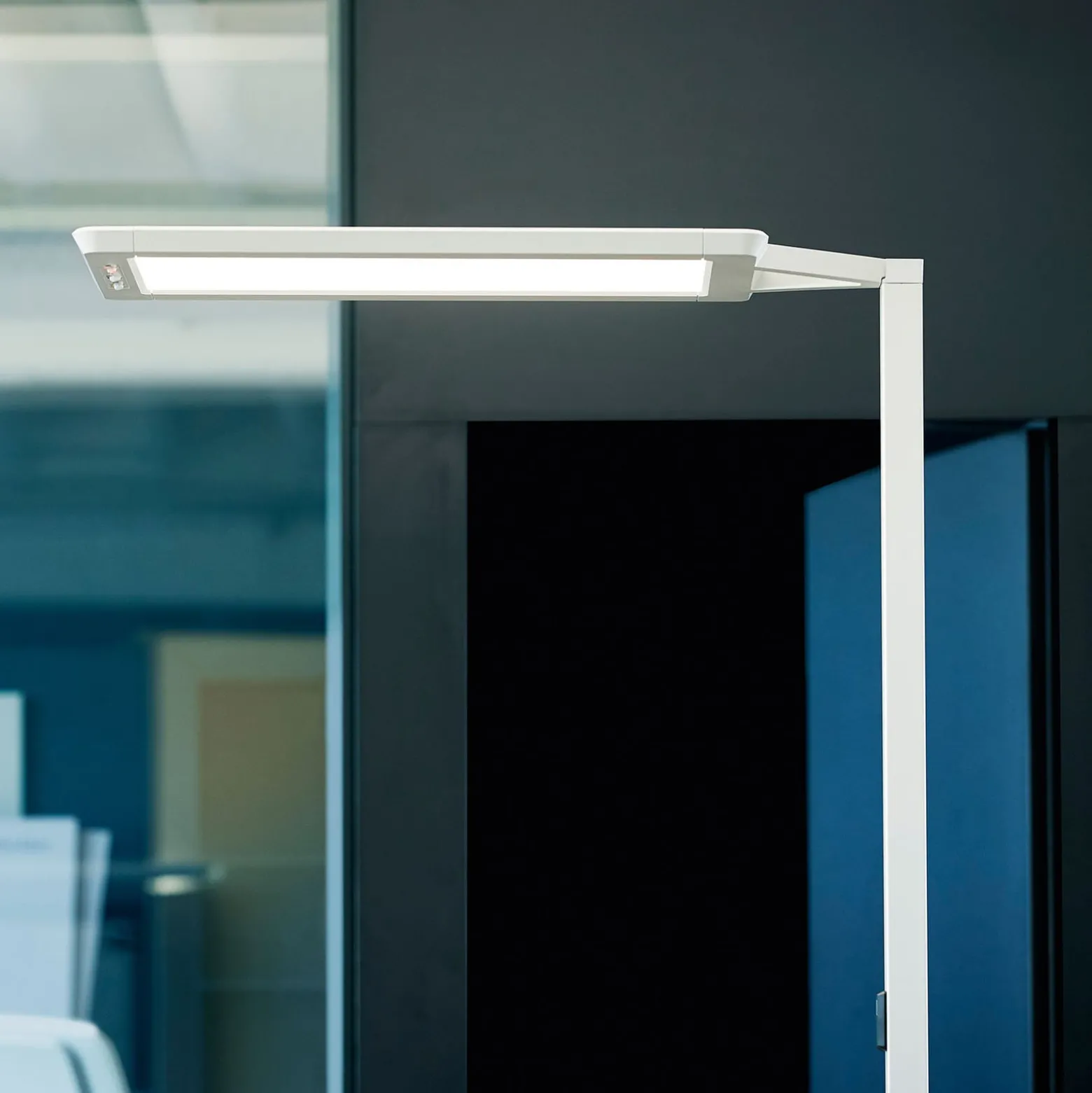 LED-lattiavalaisin Yara.single 4000K LTX, hopea