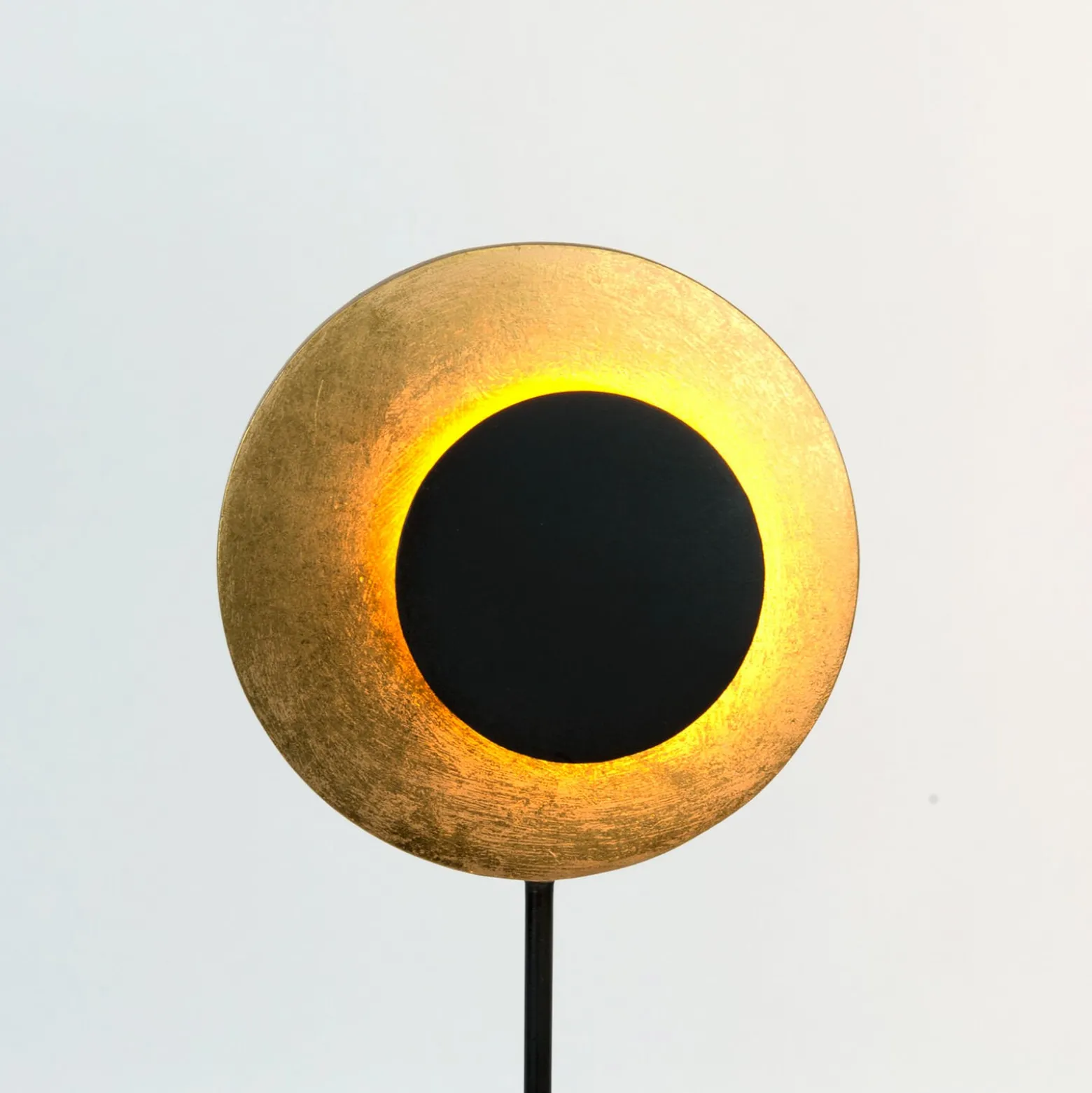LED-lattiavalo INFINITY TERRA musta/kultainen, korkeus 132 cm, metallia