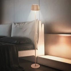 LED-lattiavalo Loca, ruskea, korkeus 123 cm, muovi/metalli