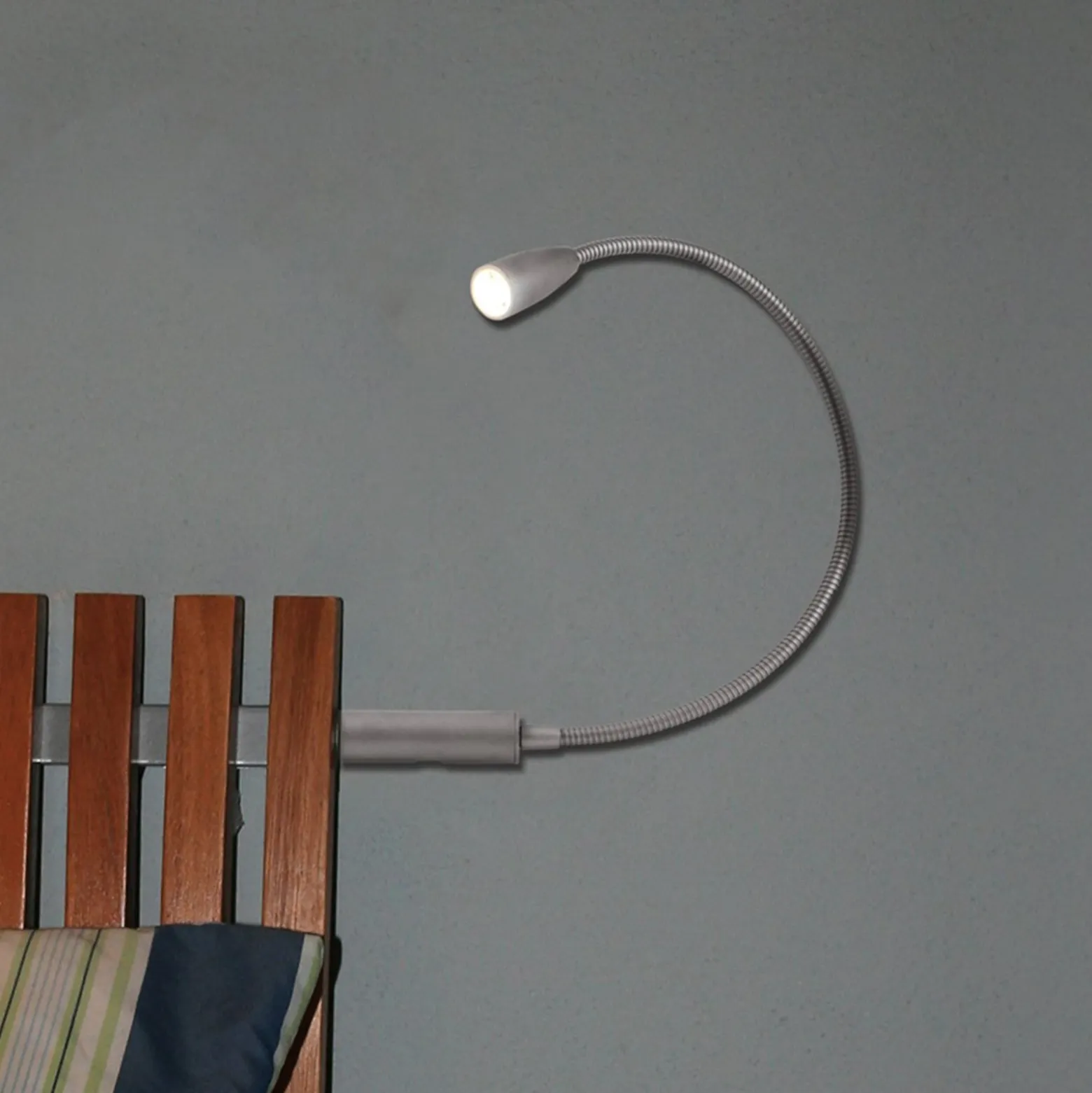 LED-lukuvalaisin Berta, joustava varsi