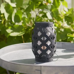 LED-lyhty Flame Lantern, musta, korkeus 23 cm