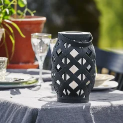 LED-lyhty Flame Lantern, musta, korkeus 23 cm
