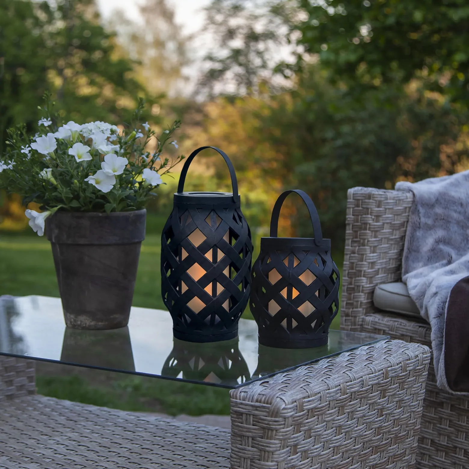 LED-lyhty Flame Lantern, musta, korkeus 23 cm
