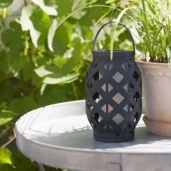 LED-lyhty Flame Lantern, musta, korkeus 23 cm